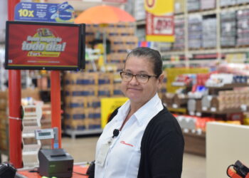 Grupo atacadista abre 2 mil vagas para pessoas com mais de 50 anos nesta semana