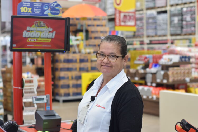 Grupo atacadista abre 2 mil vagas para pessoas com mais de 50 anos nesta semana