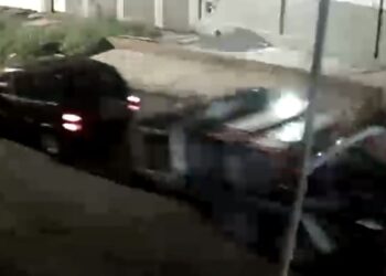 “Cara de pau” encosta Corsa com reboque e leva R$ 50 mil em produtos de restaurante