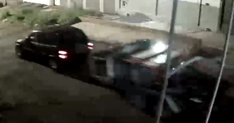 “Cara de pau” encosta Corsa com reboque e leva R$ 50 mil em produtos de restaurante