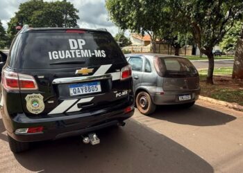 Agressor passa em frente à delegacia onde vítima o denunciava, tenta intimida-la, mas acaba preso