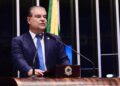 Bets, dívidas e depressão: senador de MS propõe educação financeira nas escolas
