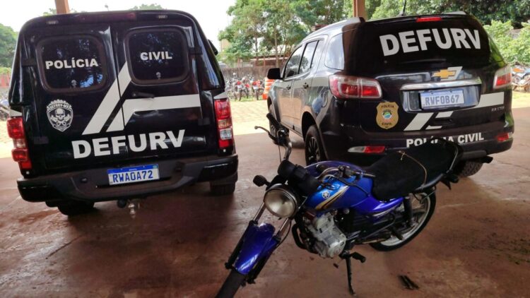 Defurv prende motociclista com moto com placa artesanal e adulterada no Parati
