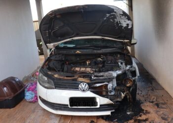 Homem é preso por jogar coquetel molotov e queimar casa e carro com ex e filha de 10 anos dentro