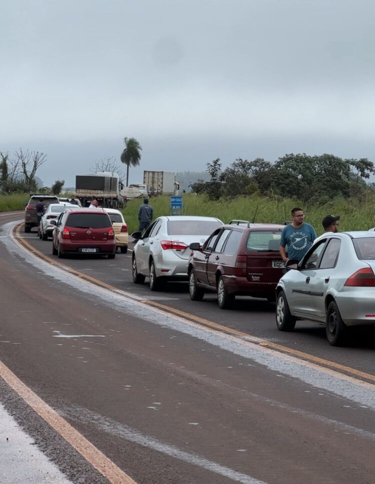 Bloqueio do MST paralisa BR-060, prejudica população e impede políticos de cumprirem agendas em Sidrolândia