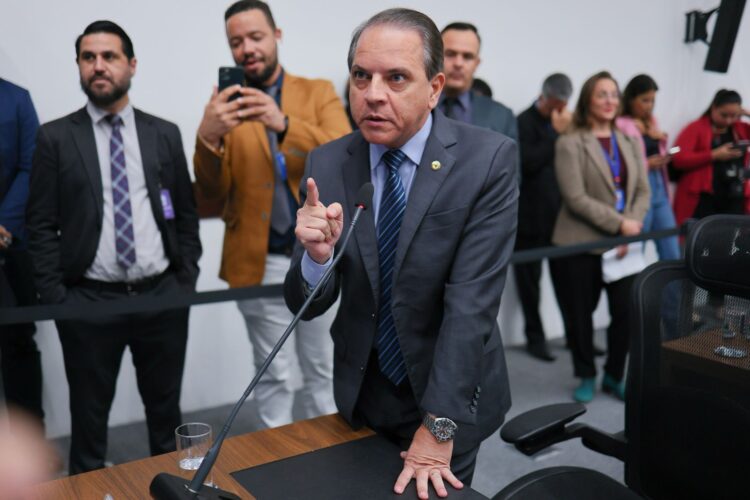 Deputado chama PT de “droga” e apresenta moção de repúdio ao MST
