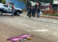 Homem aponta espingarda para PMs e é baleado no Centro de Sidrolândia
