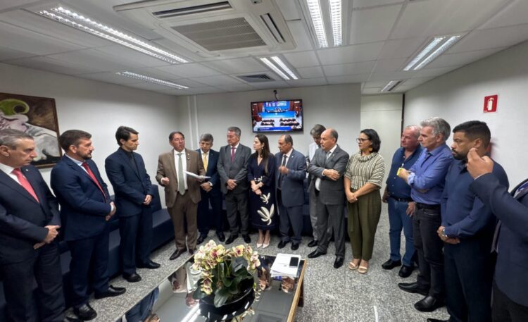 Dossiê sobre a BR-163 de é entregue ao MPF que vai instaurar um inquérito civil público