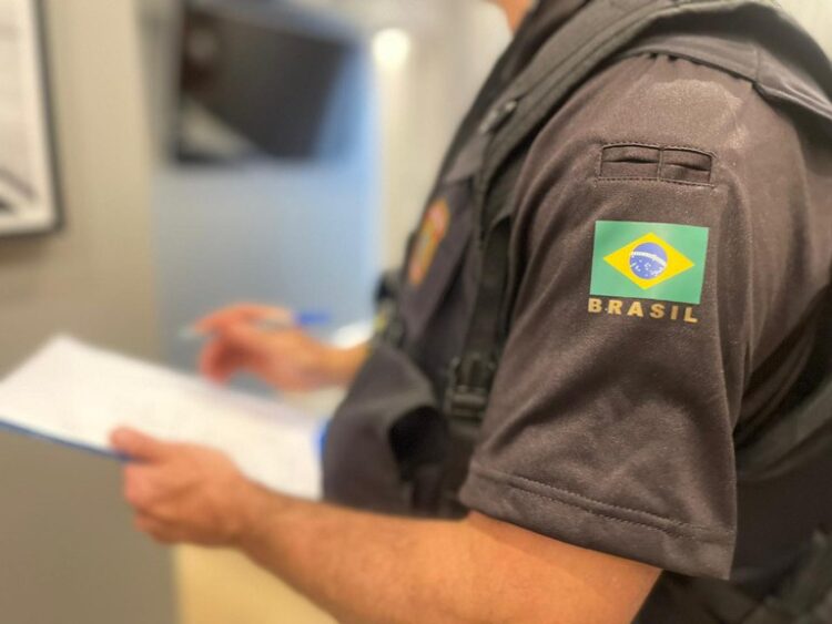 PF prende quatro pessoas por uso de documento falso em Corumbá