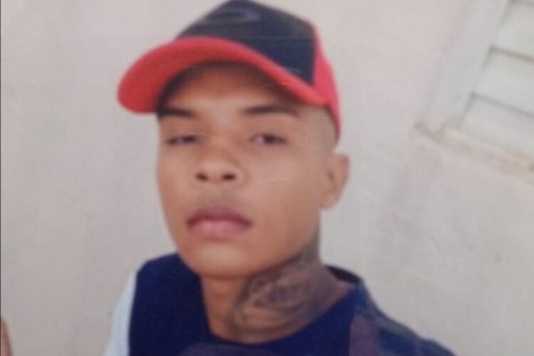 Polícia procura e pede informações sobre rapaz que tentou matar a mulher no Tiradentes