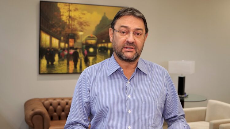 Longen critica PEC que reduz jornada de trabalho e alerta para impactos na economia