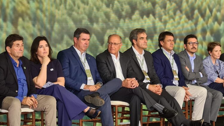 Fiems participa do lançamento da pedra fundamental da Arauco em Inocência