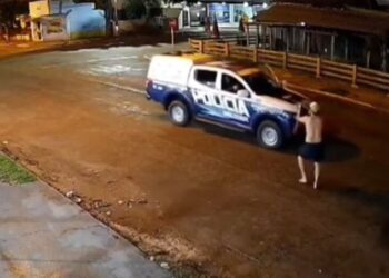 Capivara News TV: Vídeo mostra momento que homem aponta espingarda para PM e é baleado