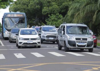 Detran alerta: abril inicia calendário anual de licenciamento com placas final 1 e 2