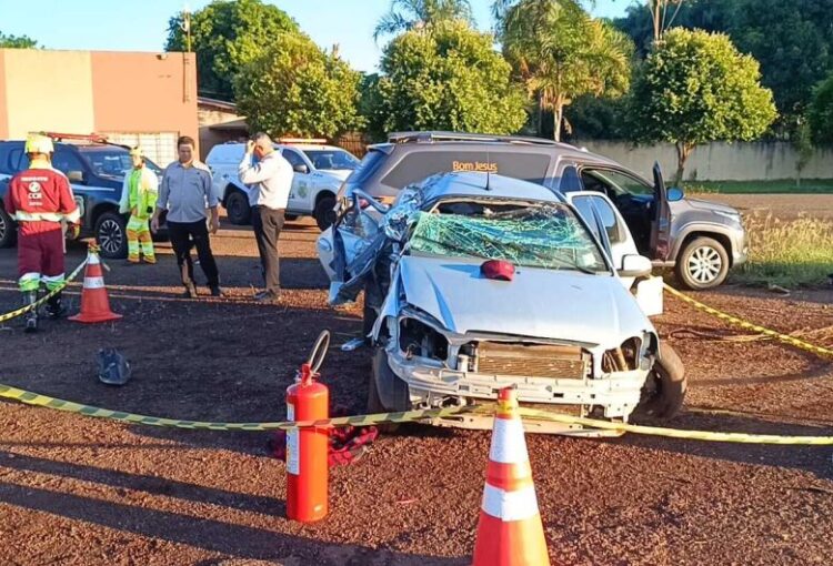 Mulher morre após atropelar capivara, capotar veículo e bater em coqueiro na BR-163 em MS