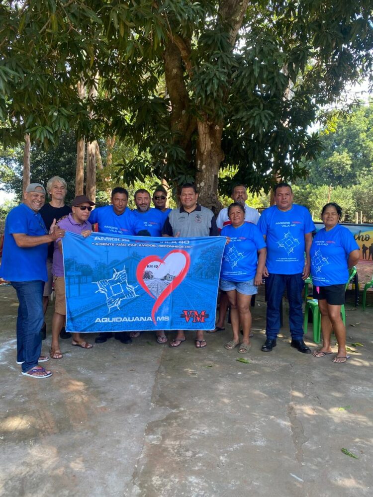 Amigos de infância, da década de 80, se reencontram em família em Aquidauana