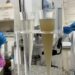 Com 10 mil análises por mês, laboratório monitora qualidade do tratamento de esgoto na Capital