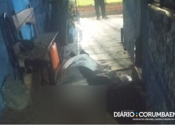Homem é morto a tiros em frente à praça de bairro em Corumbá