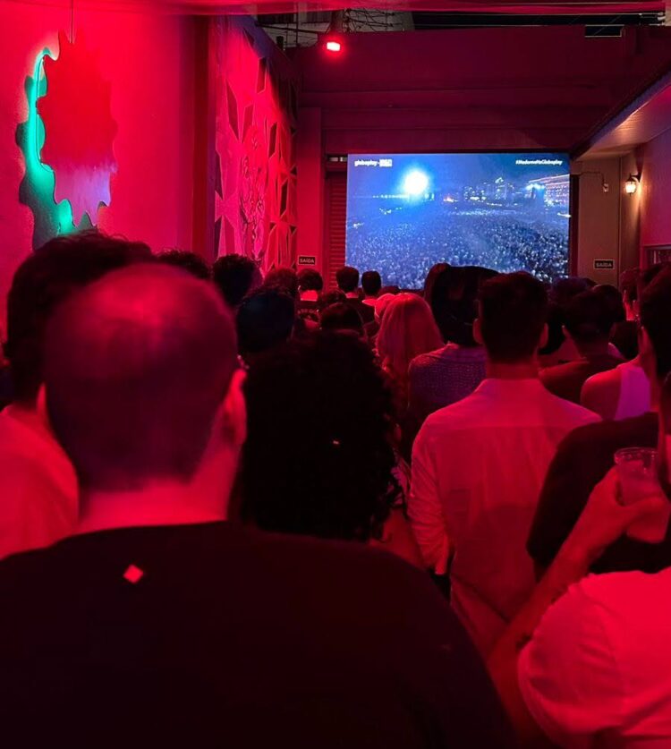 Little monsters podem acompanhar show da Lady Gaga ao vivo em bar da Capital