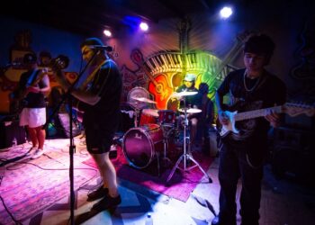 Sem Fabios e Os Infelizes lançam hino dos derrotados modernos em feira underground