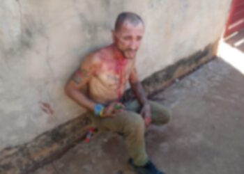 Vídeo: Morador do Rancho Alegre tem casa furtada, vê ladrão vestindo suas roupas e dá uma surra no “cabra”