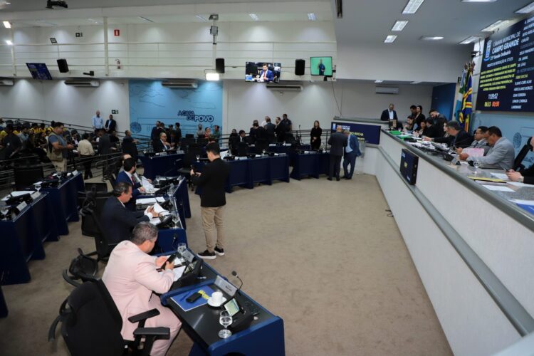 Vereadores votam veto da prefeitura à destinação de R$ 8,7 milhões para entidades, em Campo Grande