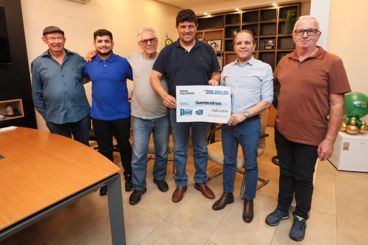 Deputado leva esperança a idosos de Sidrolândia com repasse de R$ 200 mil pra associação