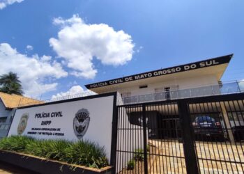 Dois são indiciados por atacarem homem em hotel com faca na frente da esposa e bebê