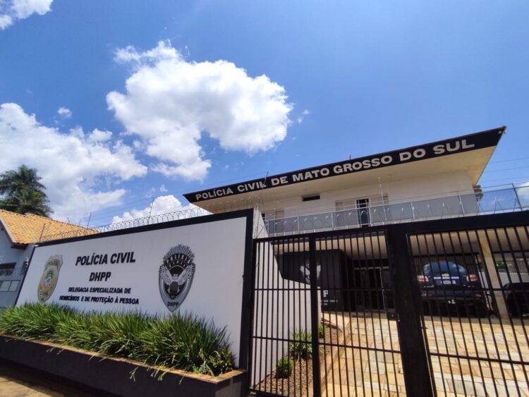 Dois são indiciados por atacarem homem em hotel com faca na frente da esposa e bebê