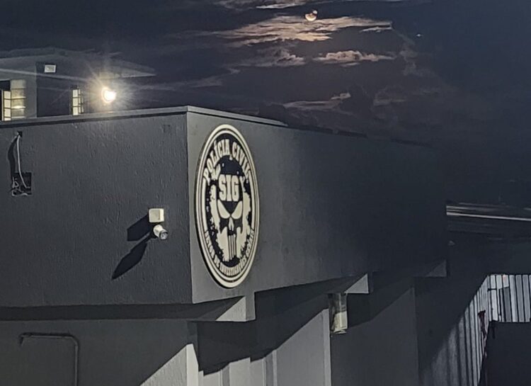 Homem que tentou matar mulher com 7 facadas na frente dos filhos em Coxim é preso