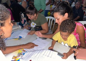 Prefeitura realiza entrega final de contratos para famílias da comunidade Homex nesta quarta-feira