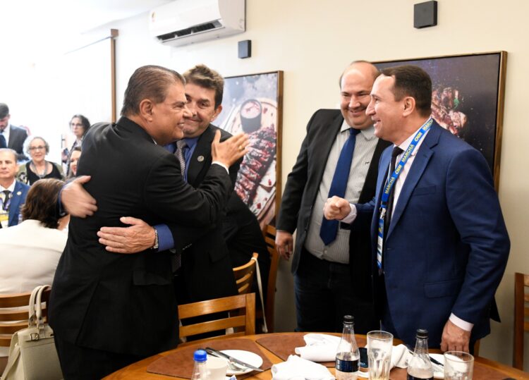 Encontro reúne prefeitos de MS para debater a força do municipalismo