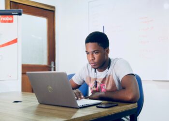 Orientação vocacional é apoio essencial para escolhas mais conscientes na hora de entrar na universidade