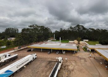 Idoso de 71 anos morre prensado por veículos em posto de combustível da Capital