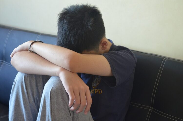 Garoto de 9 anos é estuprado por colega de sala e polícia e Conselho Tutelar investigam em MS