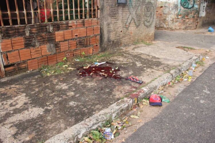 Jovem morto a tiros no Bairro Tiradentes nesta madrugada tinha mais de 25 passagens policiais