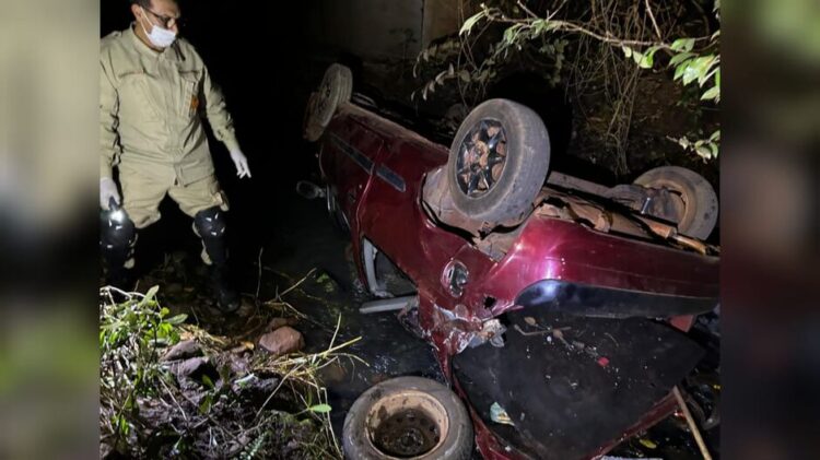Condutor morre, após carro cair no córrego Varadouro, em Terenos