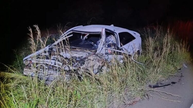 Colisão entre Chevrolet Astra e carreta mata condutor e deixa um ferido na MS-395