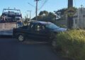 Bêbado, homem colide carro em poste na frente da delegacia e acaba preso no Tiradentes