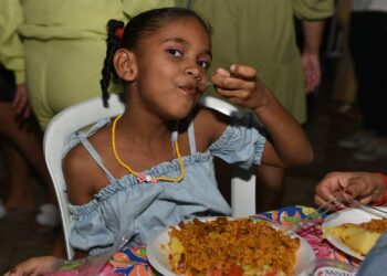 Arraial de Santo Antônio reúne pratos típicos e preços populares na Praça do Rádio Clube em Campo Grande