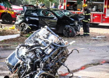 Capivara News TV: Jovem fica preso às ferragens de Audi ao colidir em árvore na Capital; motor foi arrancado da carcaça