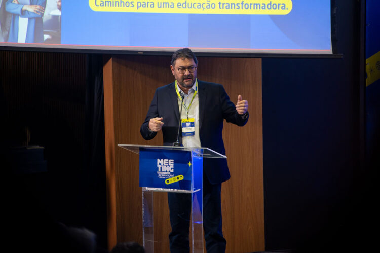 Em encontro de educação, Longen destaca necessidade transformar ensino para atender as demandas atuais