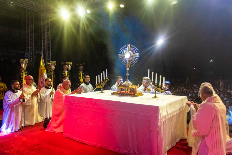 Mais de 60 mil fiéis são esperados no Corpus Christi na Capital com tapetes, missa e bênção apostólica
