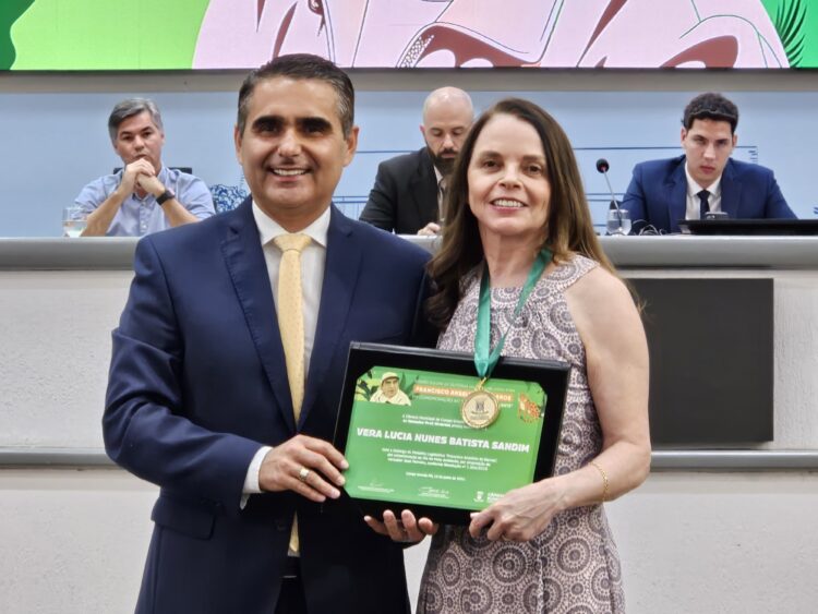 Coordenadora do Laboratório da Águas Guariroba é homenageada na Câmara Municipal de CG