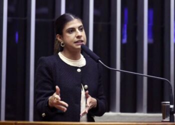 Deputada apela ao Ministro dos Portos e Aeroportos para evitar que o município fique isolado da malha aérea nacional