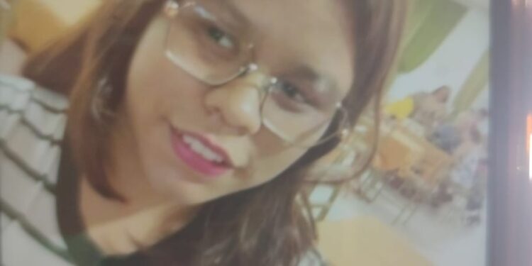 Família procura jovem de 19 anos desaparecida há 6 horas no Bairro São Francisco