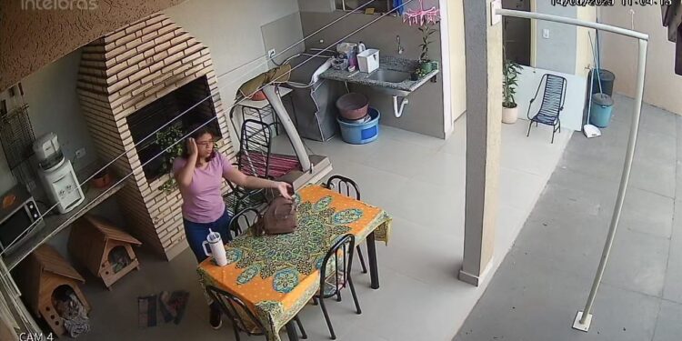 Família procura jovem de 19 anos desaparecida há 6 horas no Bairro São Francisco