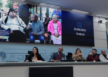 Câmara aproxima CPI do povo e ouve denúncias de usuários contra o sistema de transporte