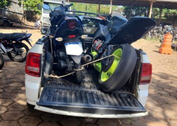Polícia recupera moto roubada e prende um por posse de arma de fogo em Campo Grande