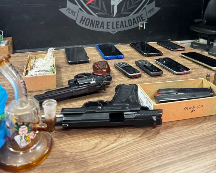 Ladrões são presos com armas e celulares no Jardim Colibri em Campo Grande